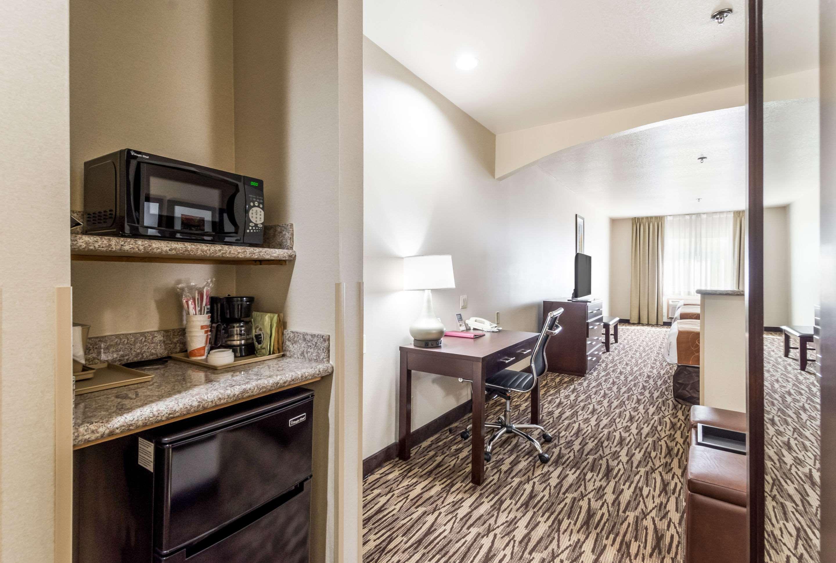 Comfort Suites Portland Airport Exteriör bild