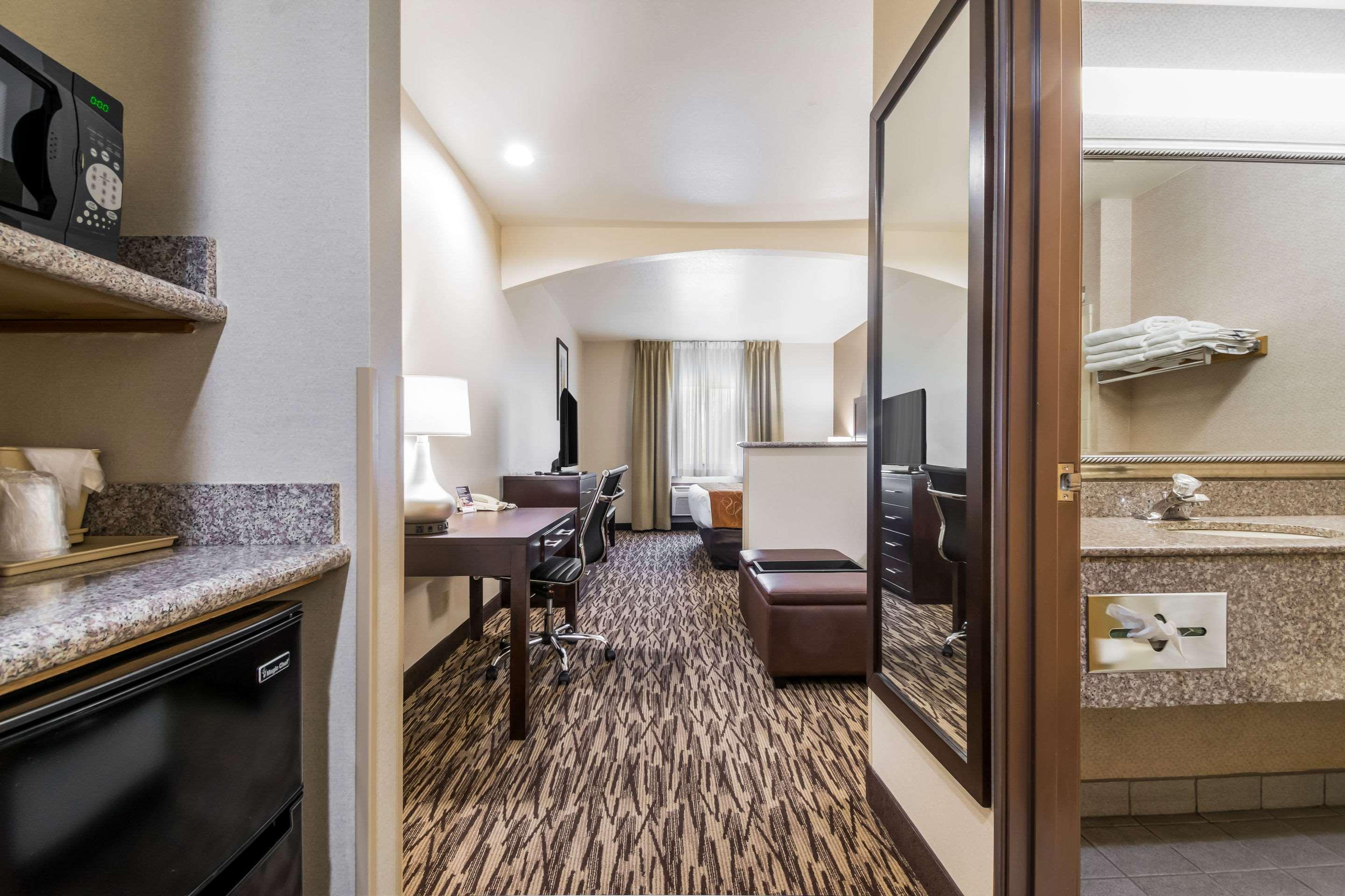 Comfort Suites Portland Airport Exteriör bild