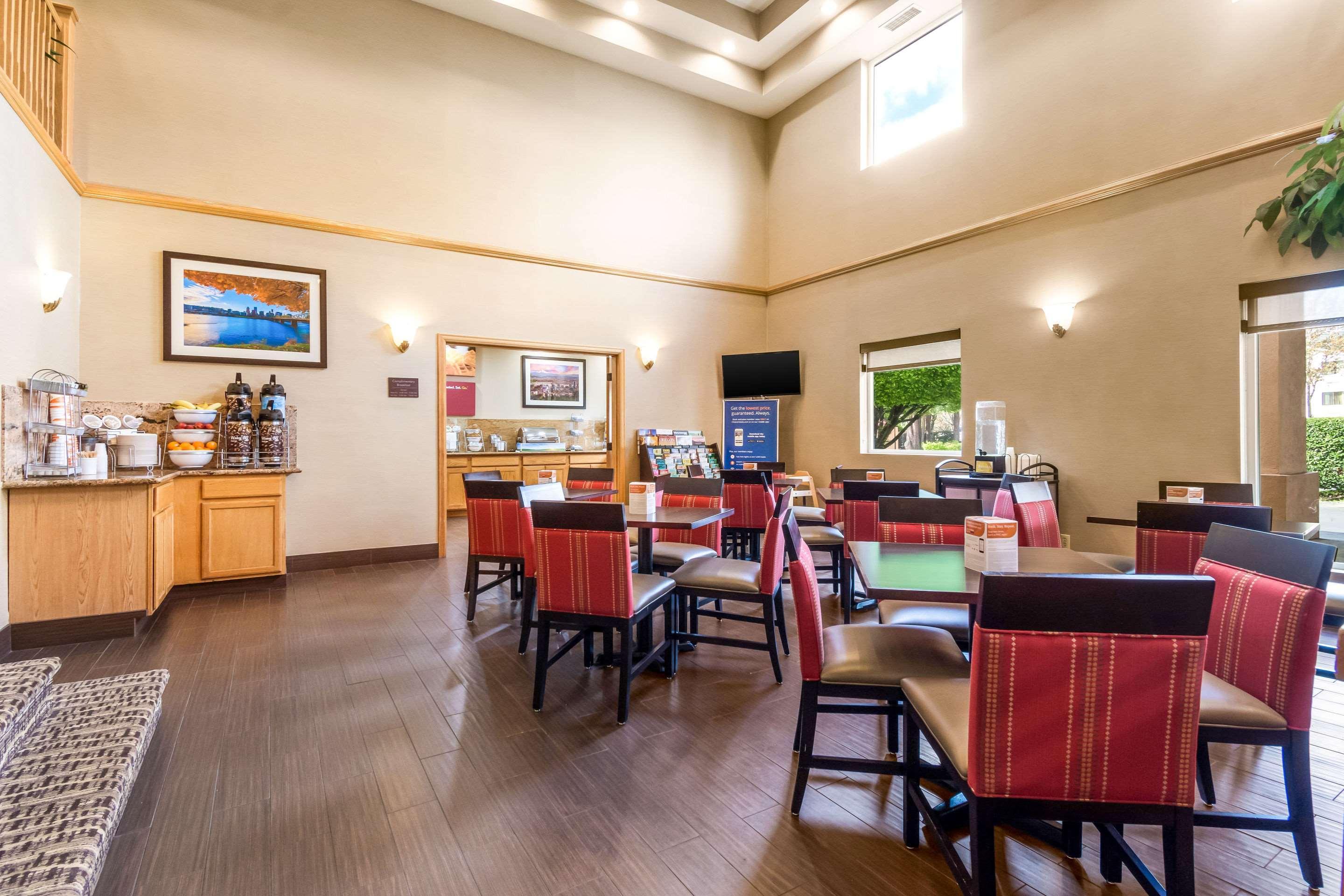 Comfort Suites Portland Airport Exteriör bild