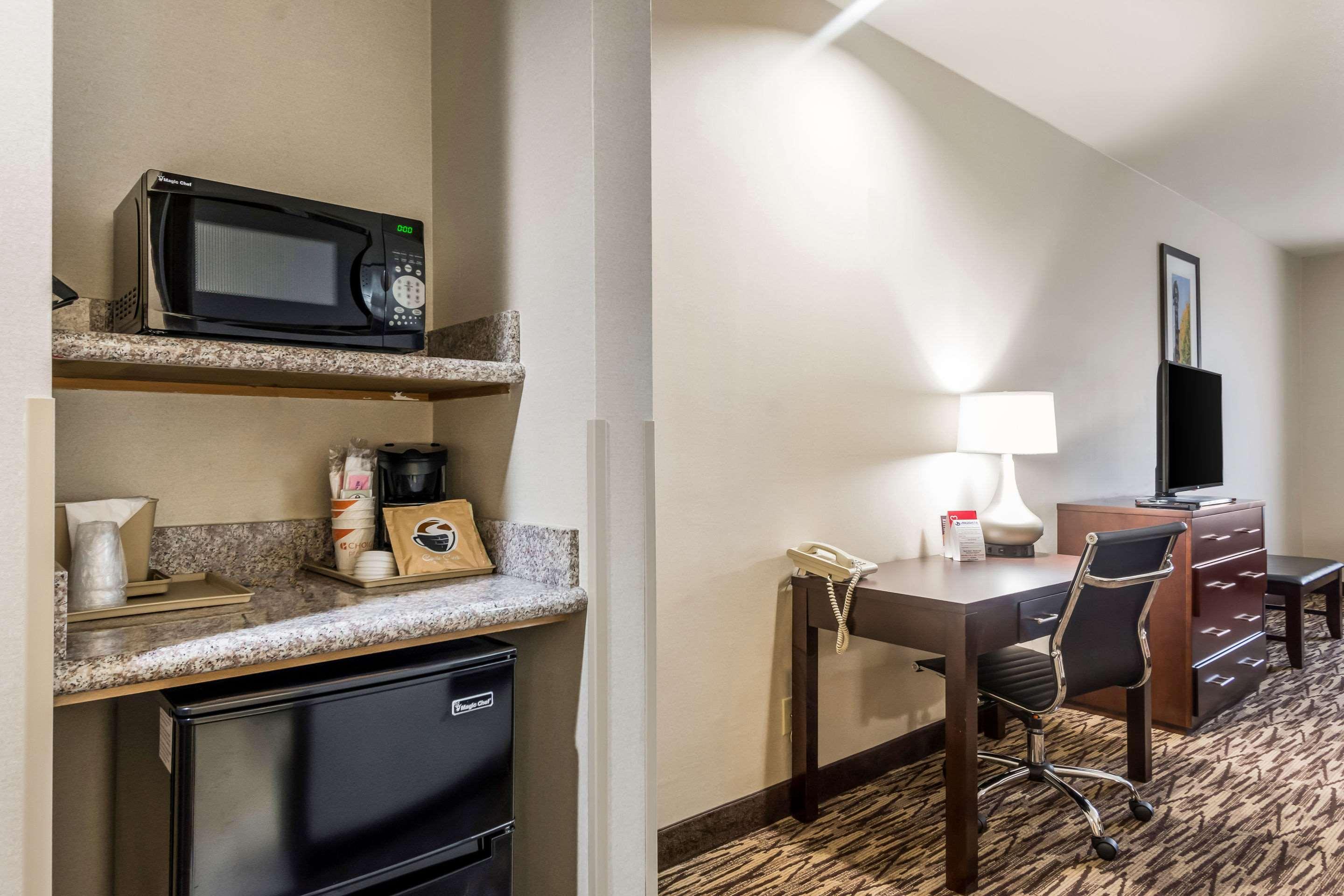 Comfort Suites Portland Airport Exteriör bild