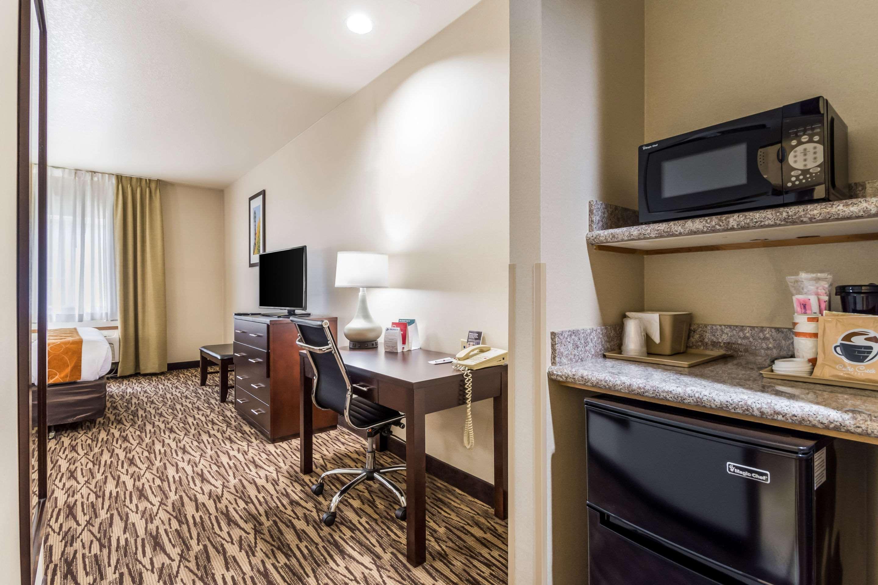Comfort Suites Portland Airport Exteriör bild