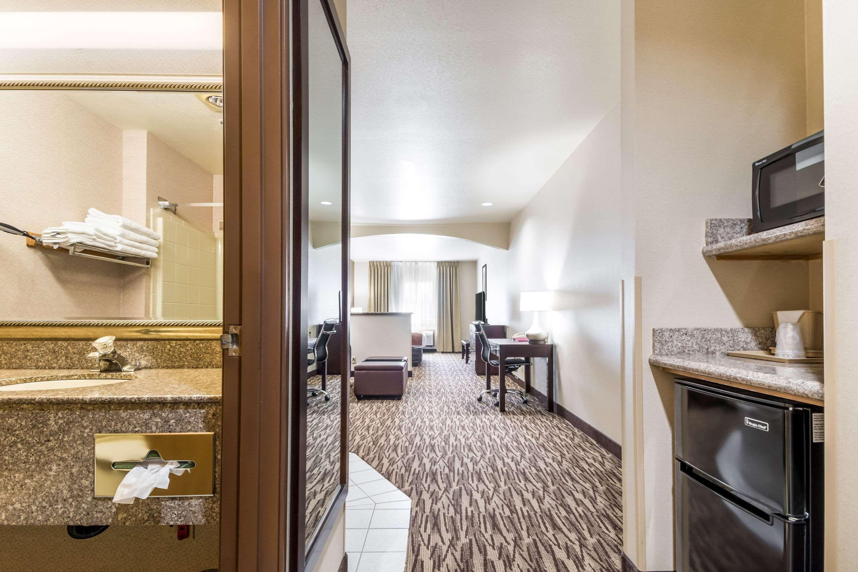 Comfort Suites Portland Airport Exteriör bild