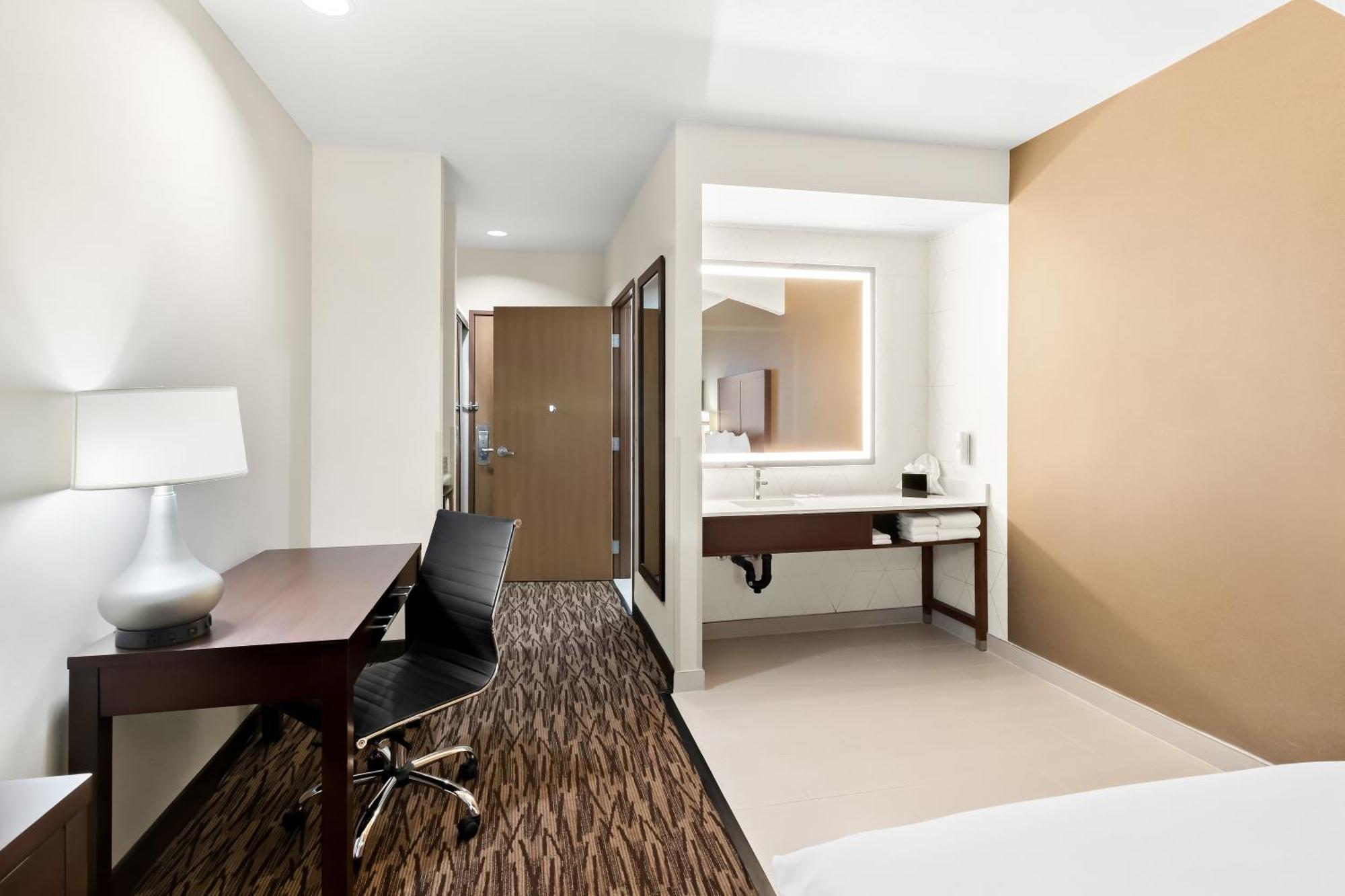 Comfort Suites Portland Airport Exteriör bild