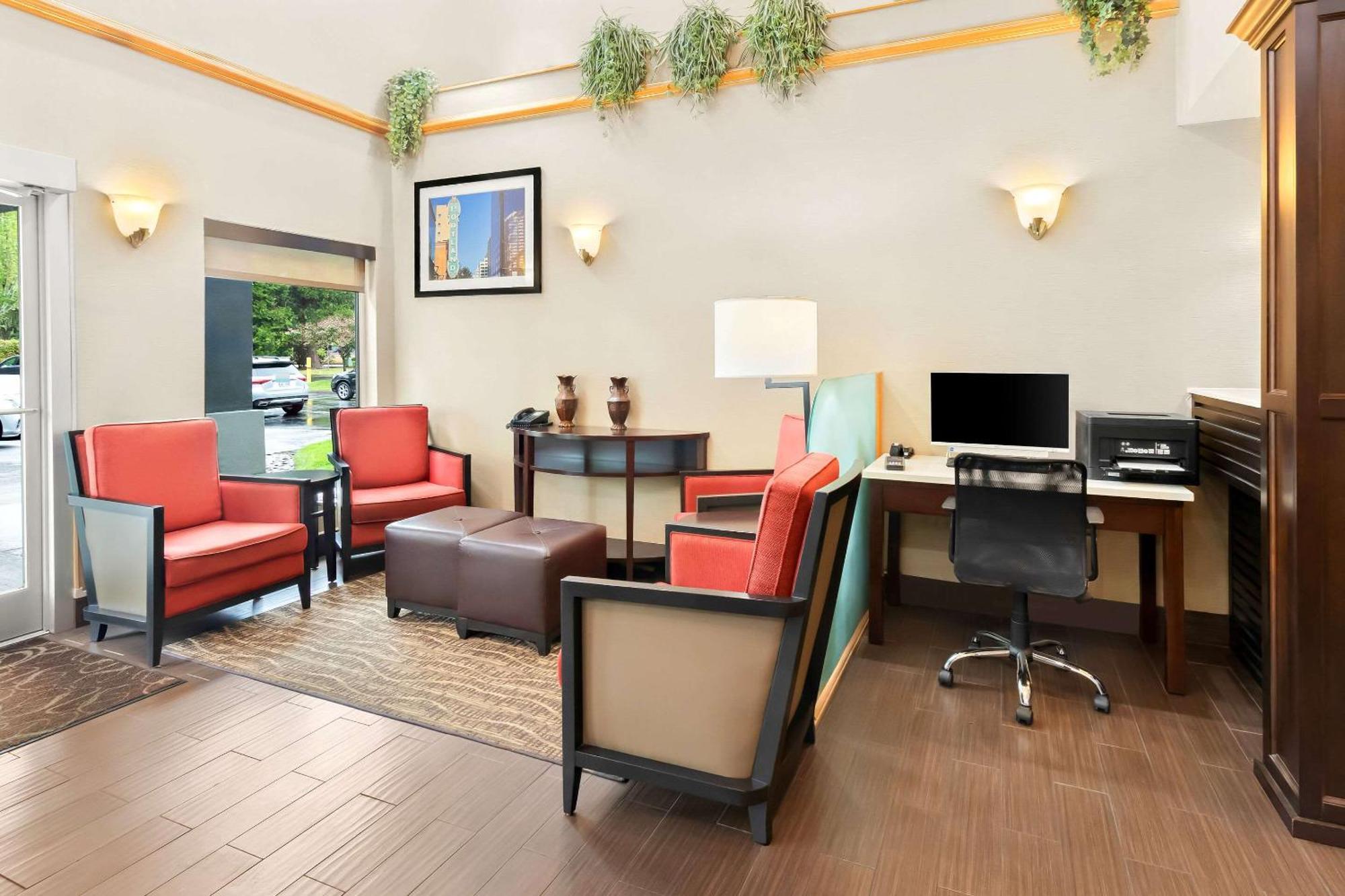 Comfort Suites Portland Airport Exteriör bild
